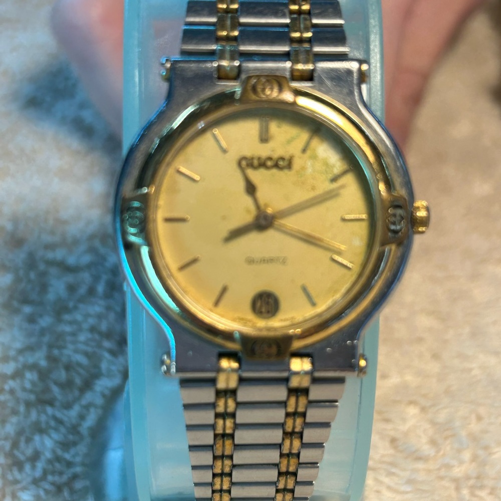 Gucci watch 9000M.